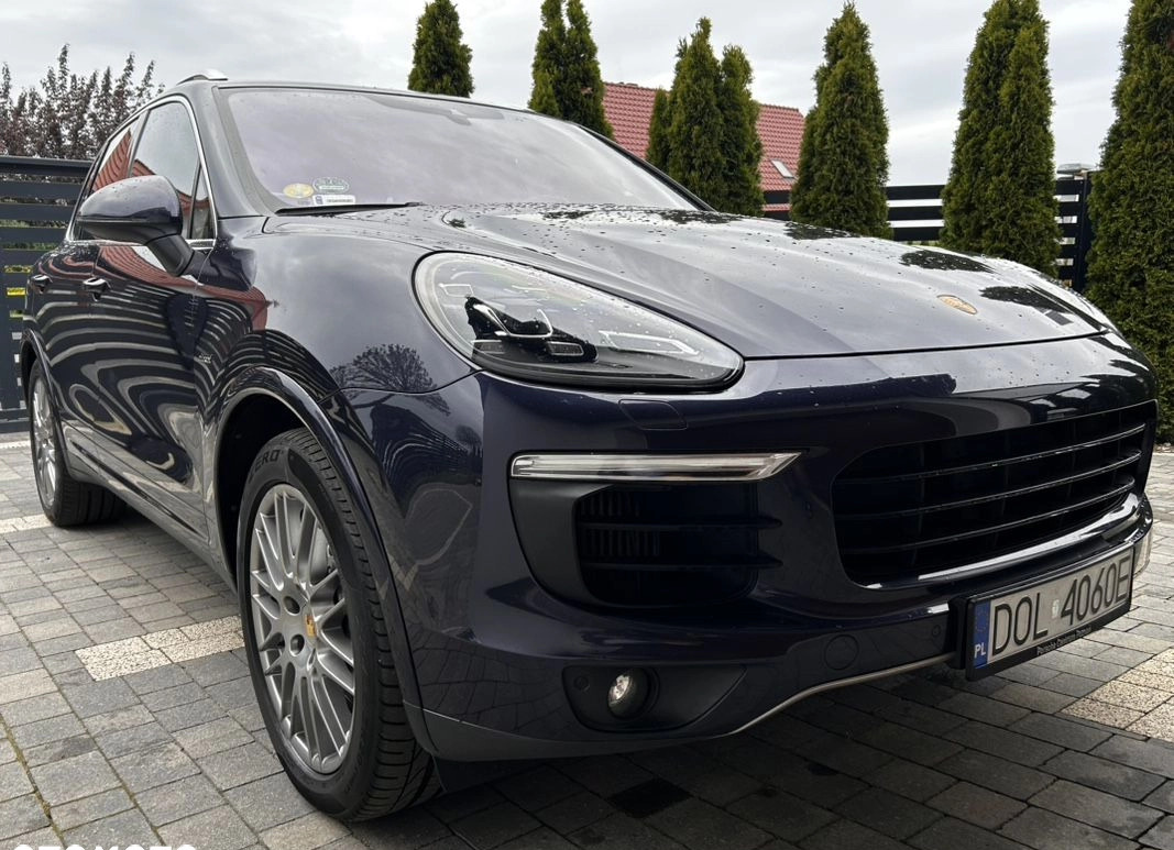 Porsche Cayenne cena 229000 przebieg: 200000, rok produkcji 2017 z Międzybórz małe 667